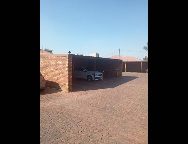 2 BEDROOM APARTMENT FOR SALE IN PRETORIA GARDENS